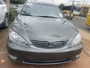 Photo - Toyota Camry XLE V6 4dr Sedan (3.0L 6cyl 5A) 2005 Gray