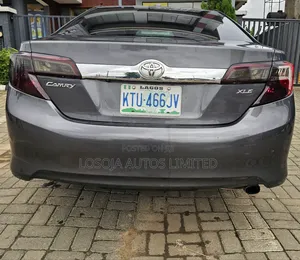 Photo - Toyota Camry XLE 4dr Sedan (2.5L 4cyl 6A) 2013 Gray