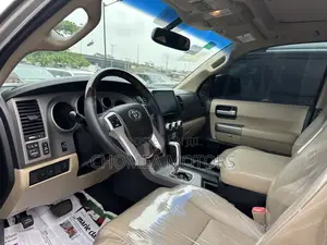 Toyota Sequoia 2014