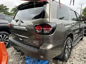 Toyota Sequoia 2014