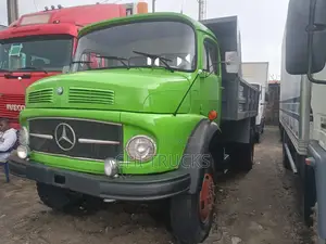 Mercedes Benz 911 Dump Tipper Truck With Axillary