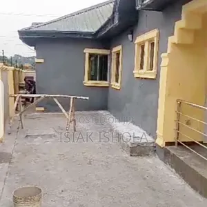 3bdrm Bungalow in Newly Renovated Twin, Egbeda for sale