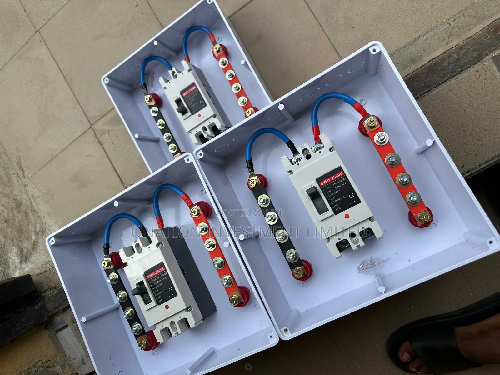250a Busbar With Battery Breaker