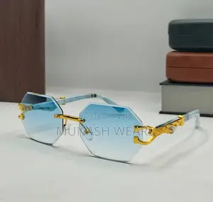 Cartier Fashion. Glasses Available in Various Color Lens