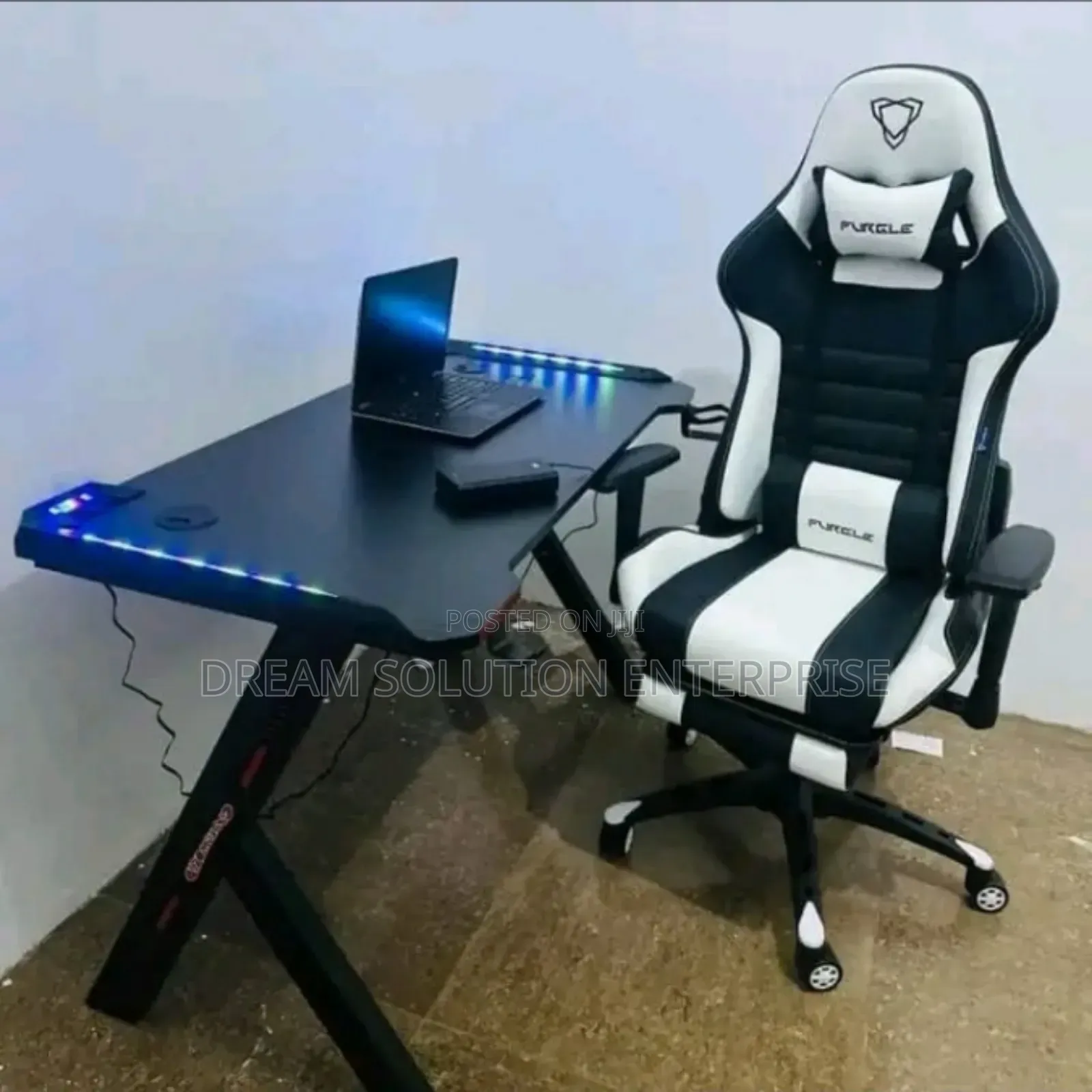 Standard Gaming Table With Chair