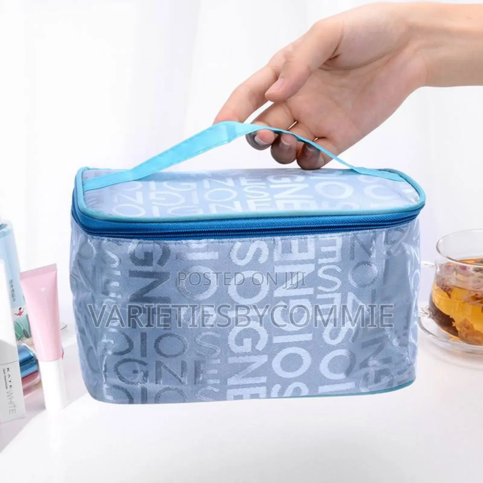 Portable Waterproof Makeup/Toiletry Storage Bag