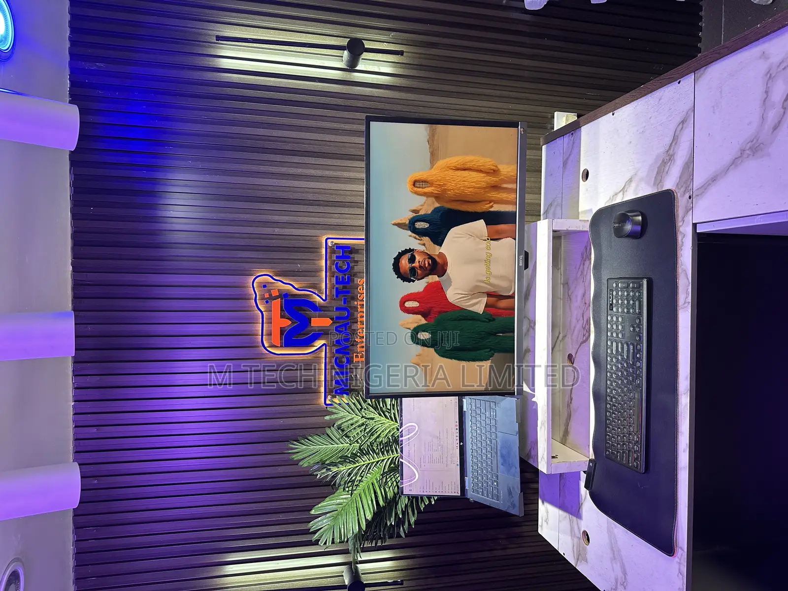 32” Uhd Benq With Type C