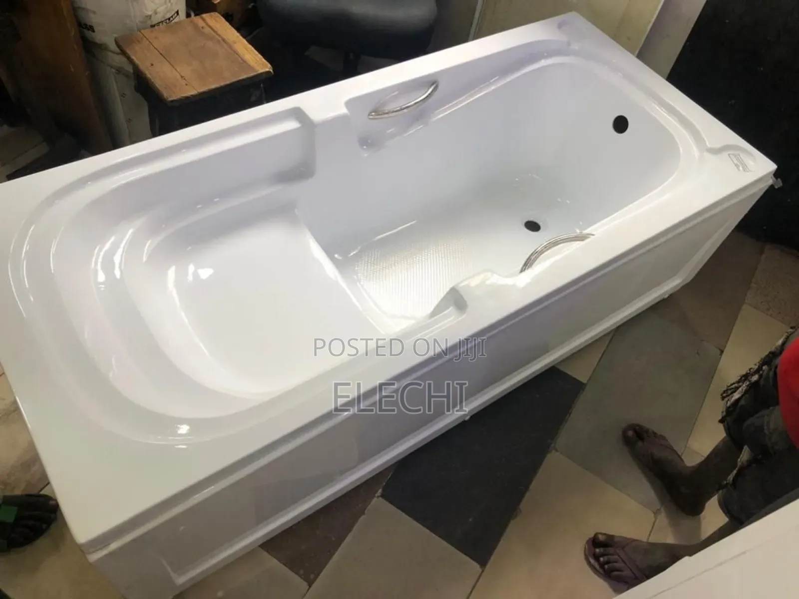 Executive Panel Bathtub