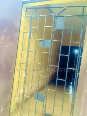 An Ultramodern Shop in an Ultramodern Complex