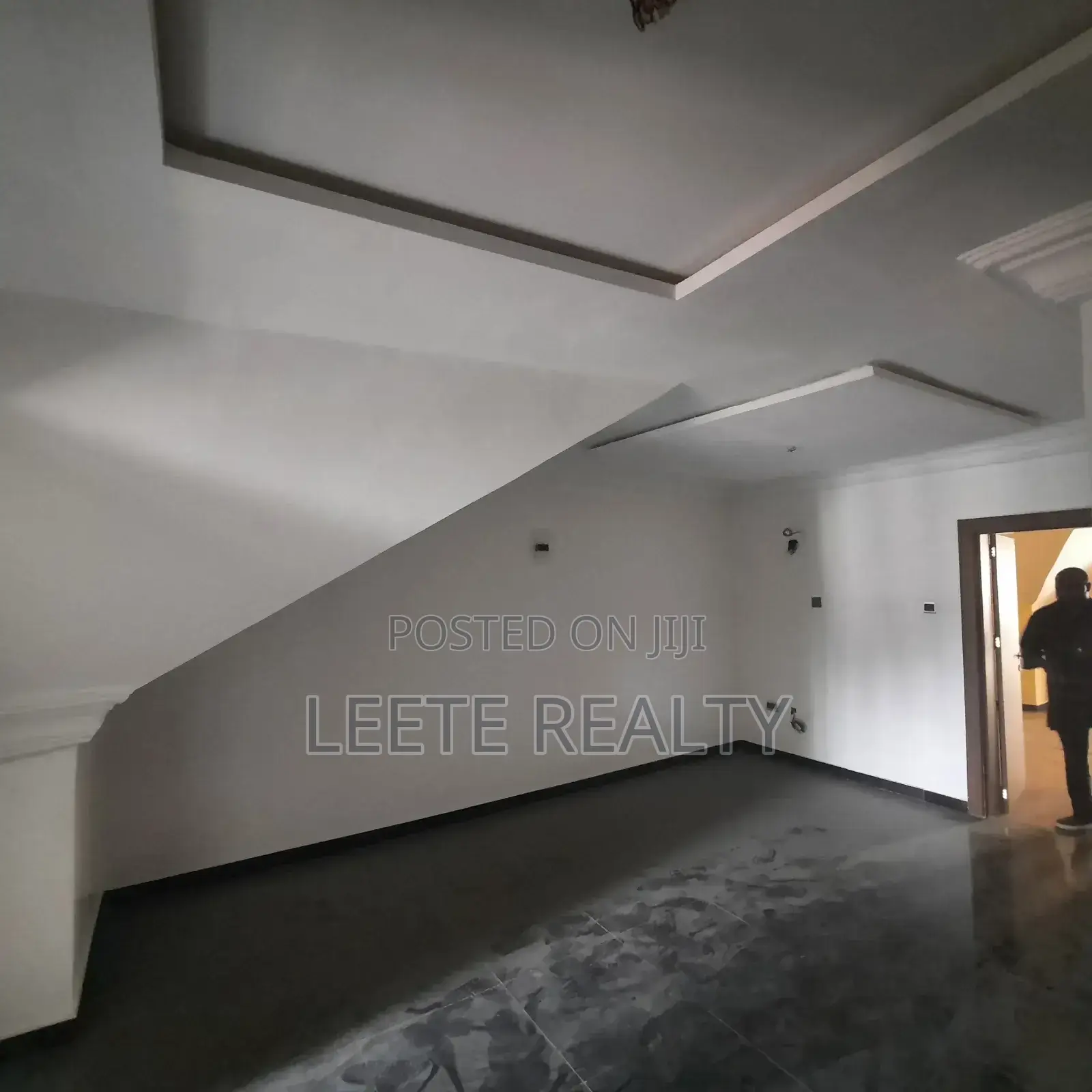 5bed-room Terrace Duplex