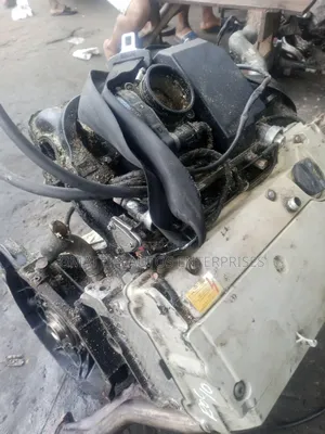 210 Mecedice Benz White Top Engine