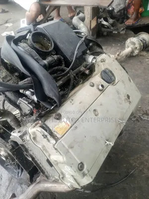 210 Mecedice Benz White Top Engine