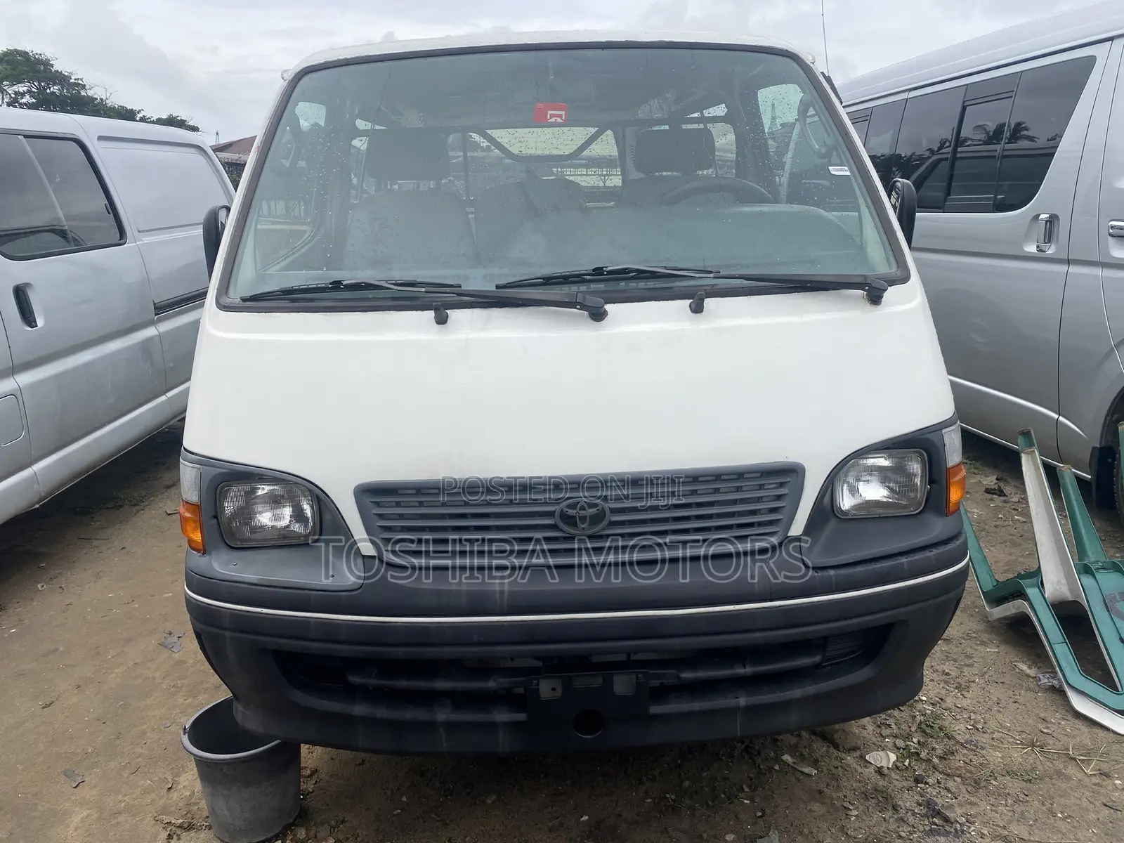 Toyota HiAce 1999 White
