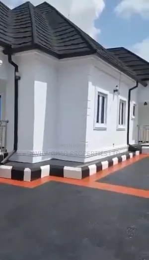 6bdrm Block of Flats in Benin City for sale