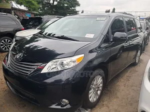 Toyota Sienna XLE 8 Passenger (3.5L 6cyl 6A) 2016 Black