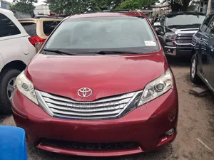 Toyota Sienna 2013 Red