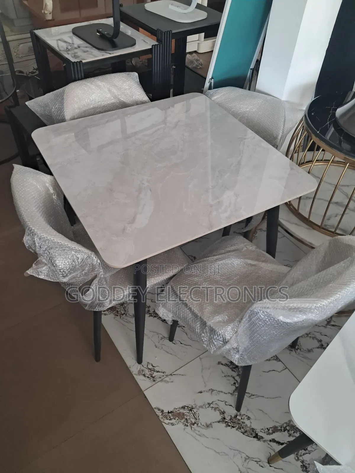 4 Chairs 1 Table Dining Set