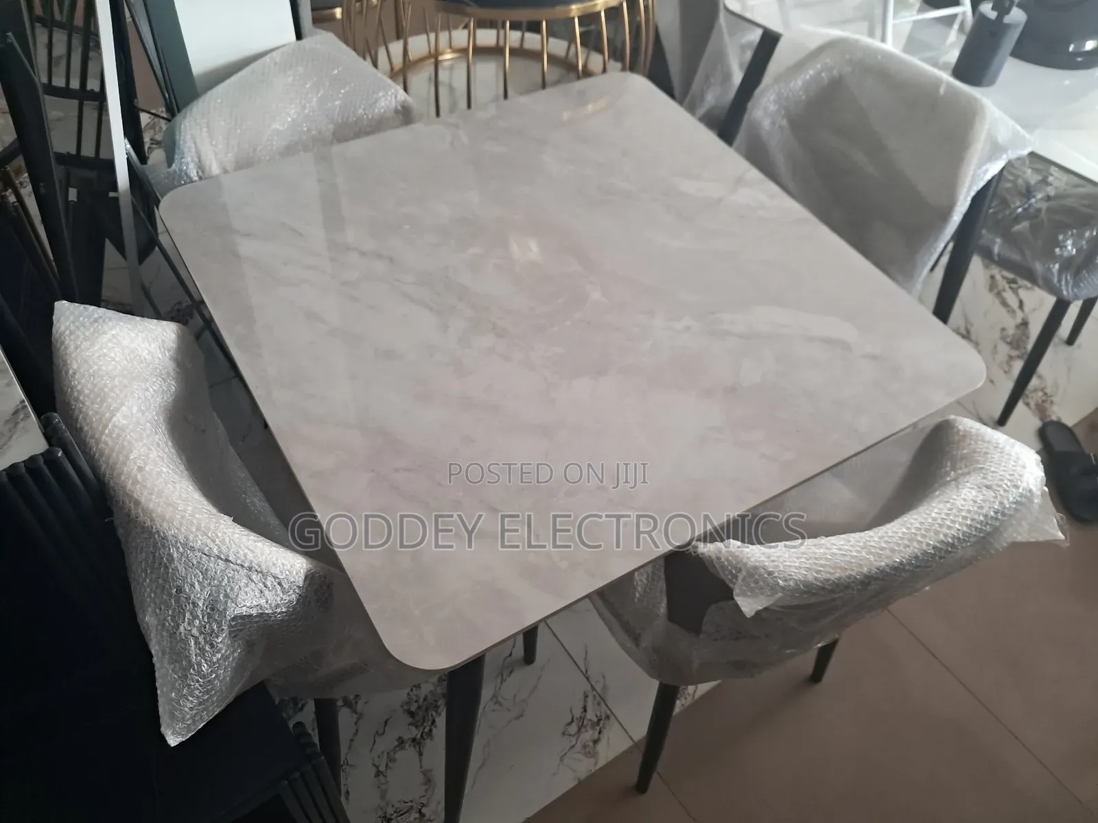 4 Chairs 1 Table Dining Set