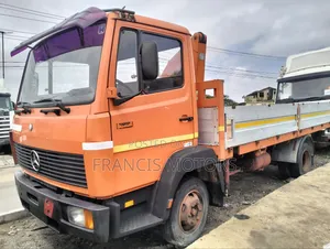 Mercedes Benz 814 Hiab Truck (2 Tons)