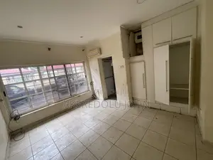 3bdrm Block of Flats in Wuse 2 for rent