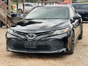 Photo - Toyota Camry 2018 Black