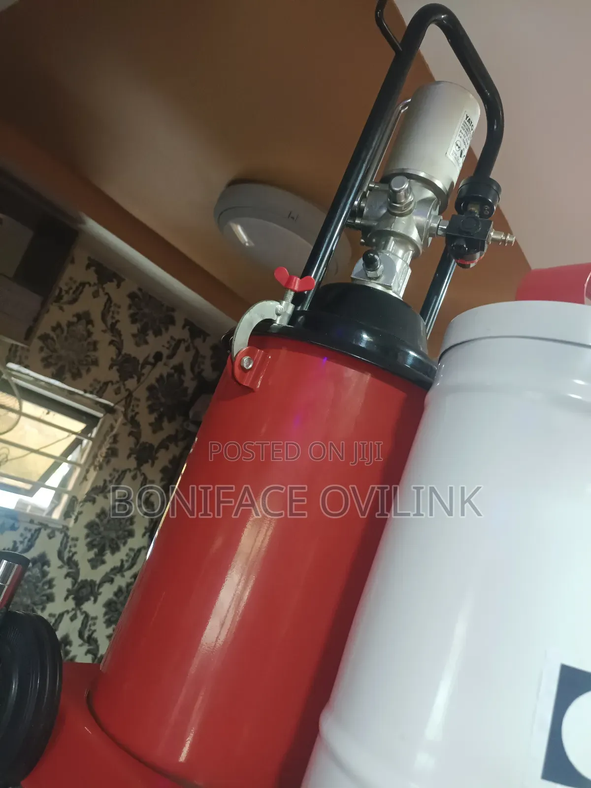 Pneumatic Grease Injector