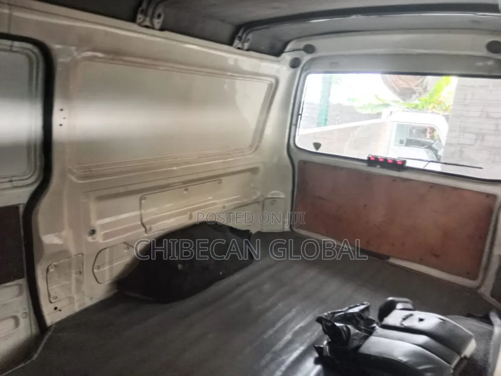 Mitsubishi L300 2000 White