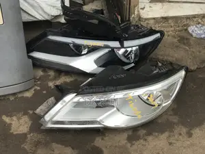 Volkswagen Tiguan Headlight