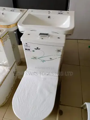 High-Quality England Water Closet