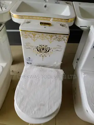 High-Quality England Water Closet