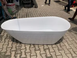 White Oval Freestanding Bathtub