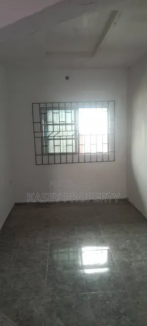 2bdrm Block of Flats in Warri for rent