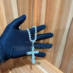 High-Quality Iced Latest Luxury Pendant Cross Blings