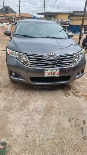 Photo - Toyota Venza 2011 Gray