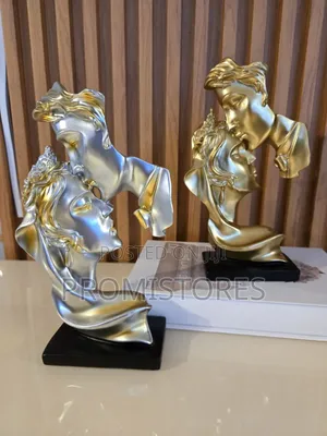 Kissing Couple Ornament (28cm)