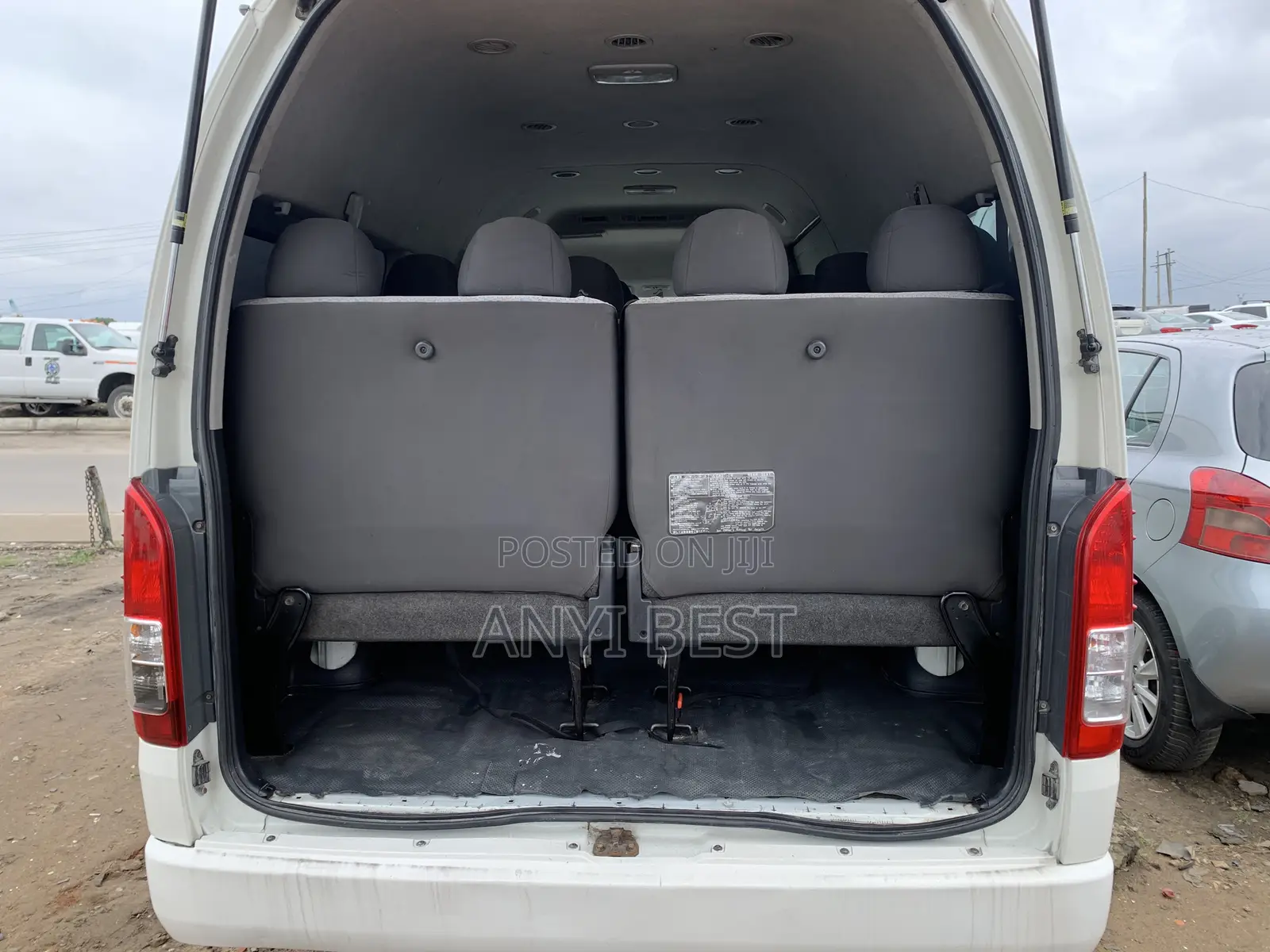 Toyota HiAce 2016 White