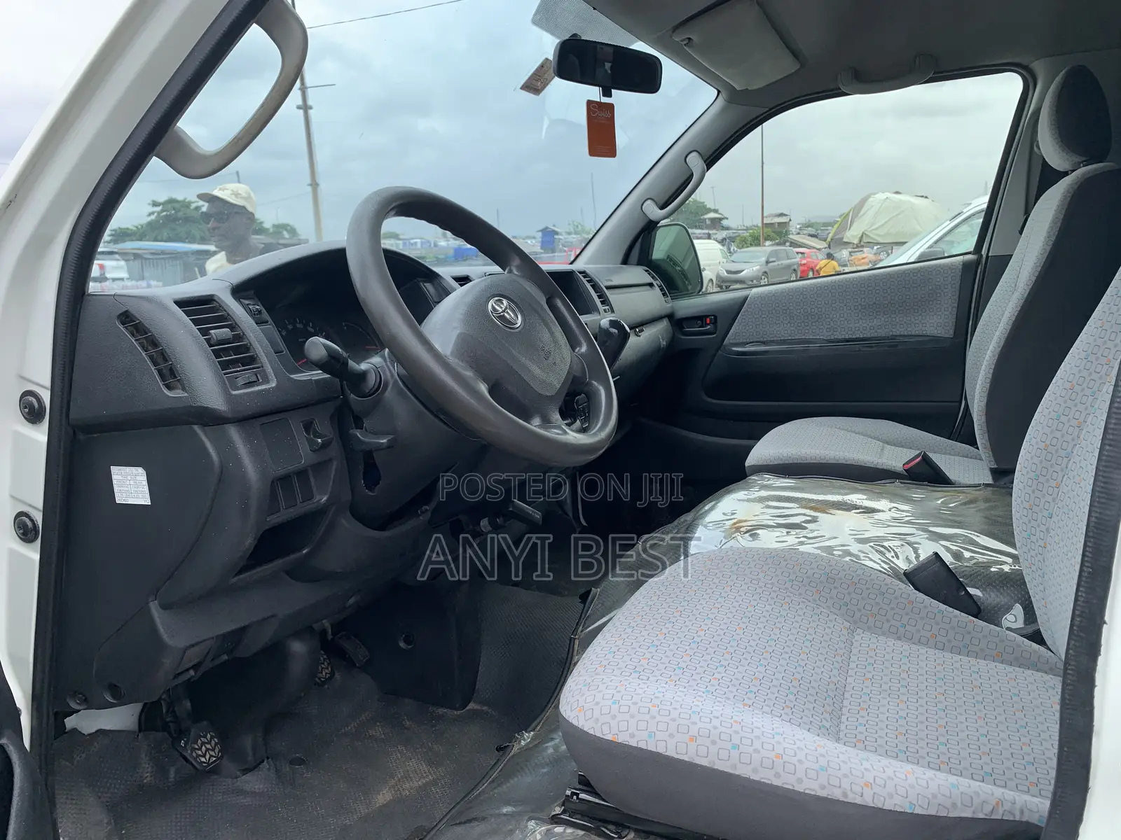 Toyota HiAce 2016 White