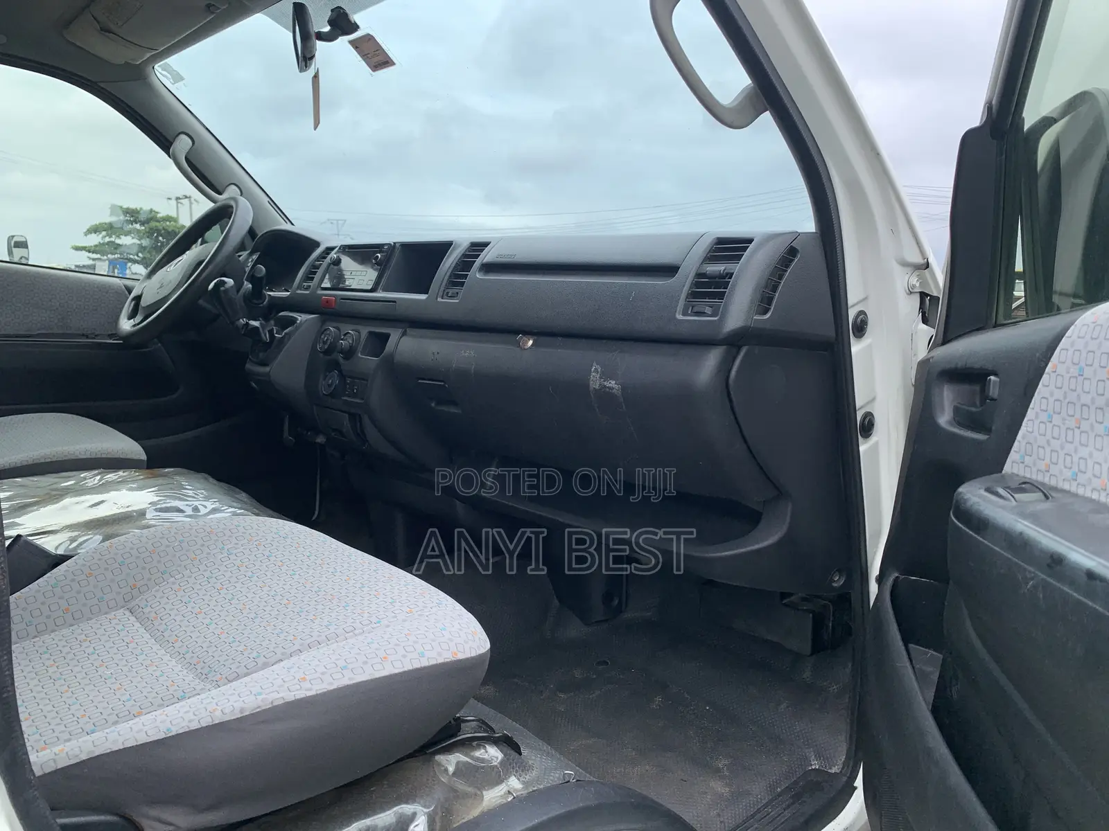 Toyota HiAce 2016 White