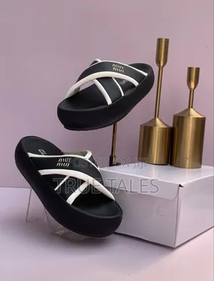 High Quality Balanced Chic Slides