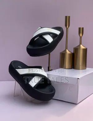 High Quality Balanced Chic Slides