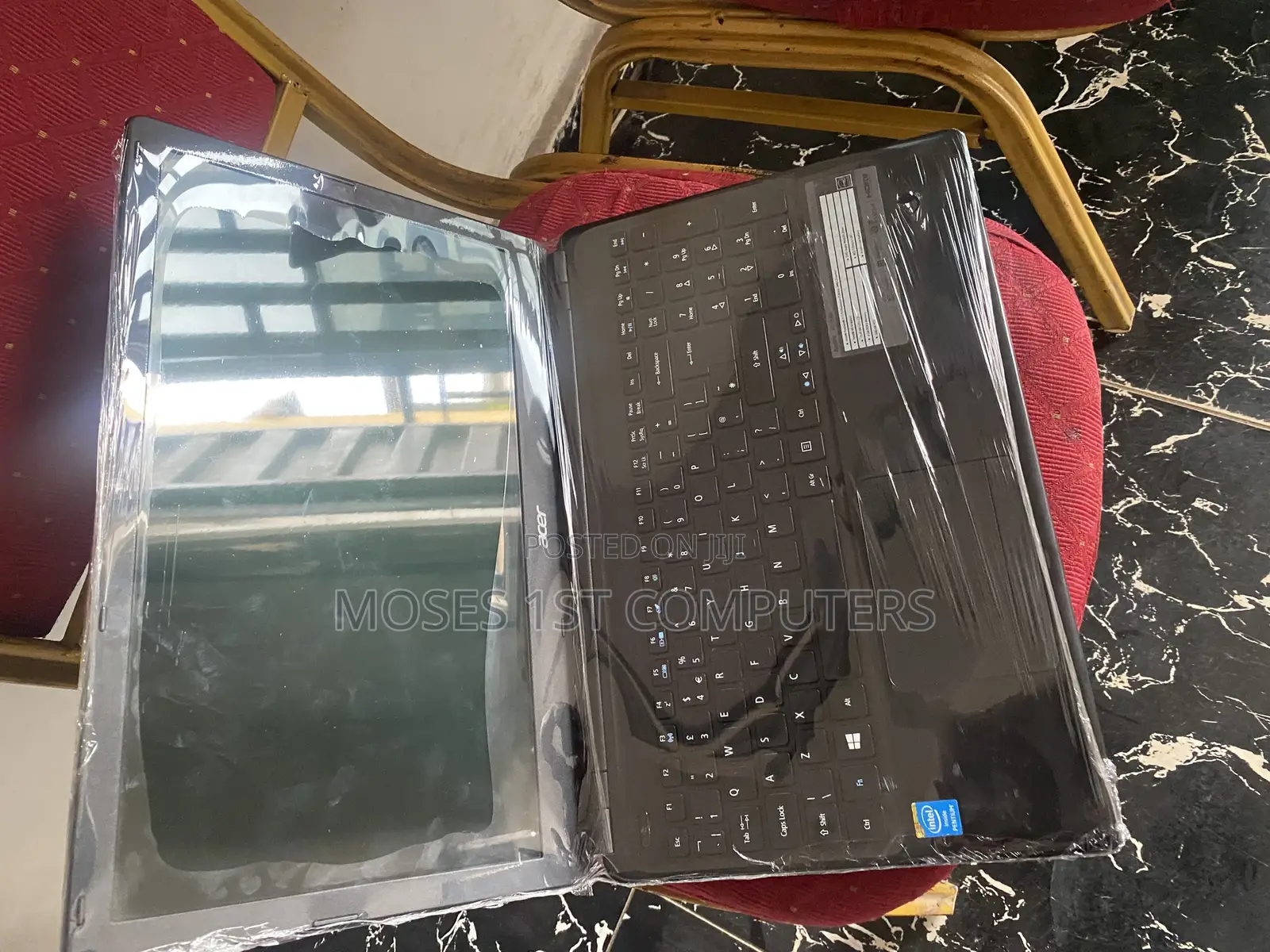 New Laptop Acer 4GB Intel HDD+SSD 320GB