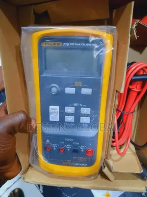 Fluke 715 Voltima Calibrator