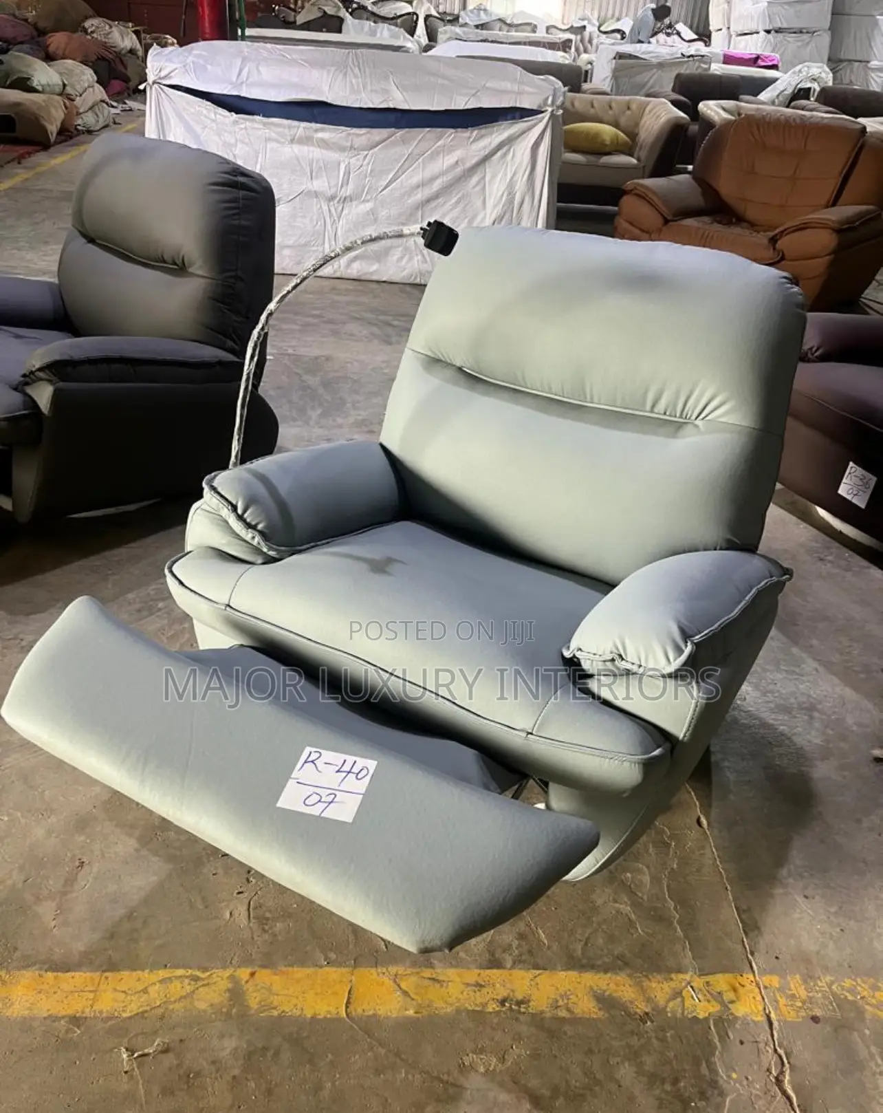 Relaxable Single Sofa With Spring Lifter