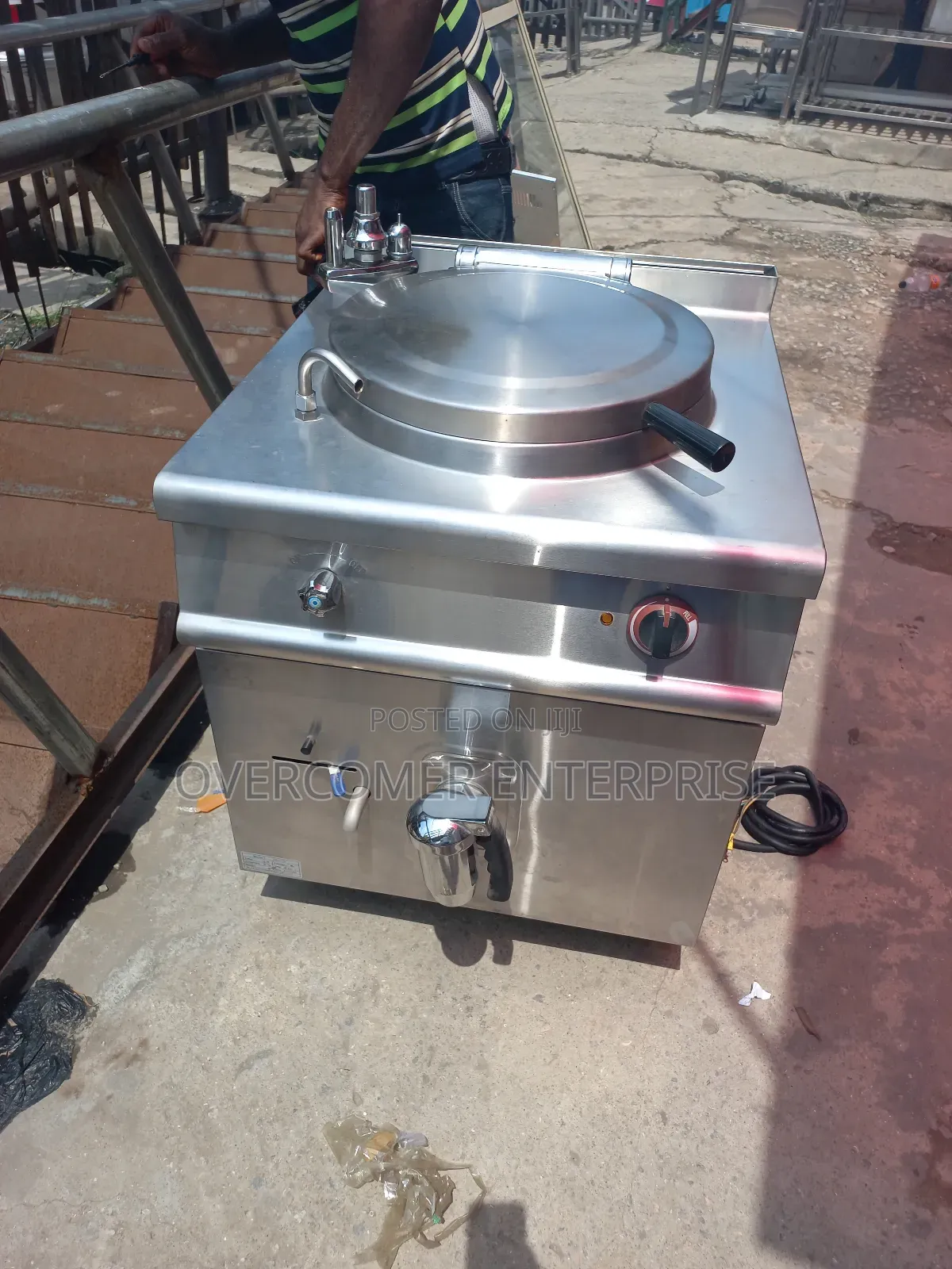 Brat Pan Tilting Pan