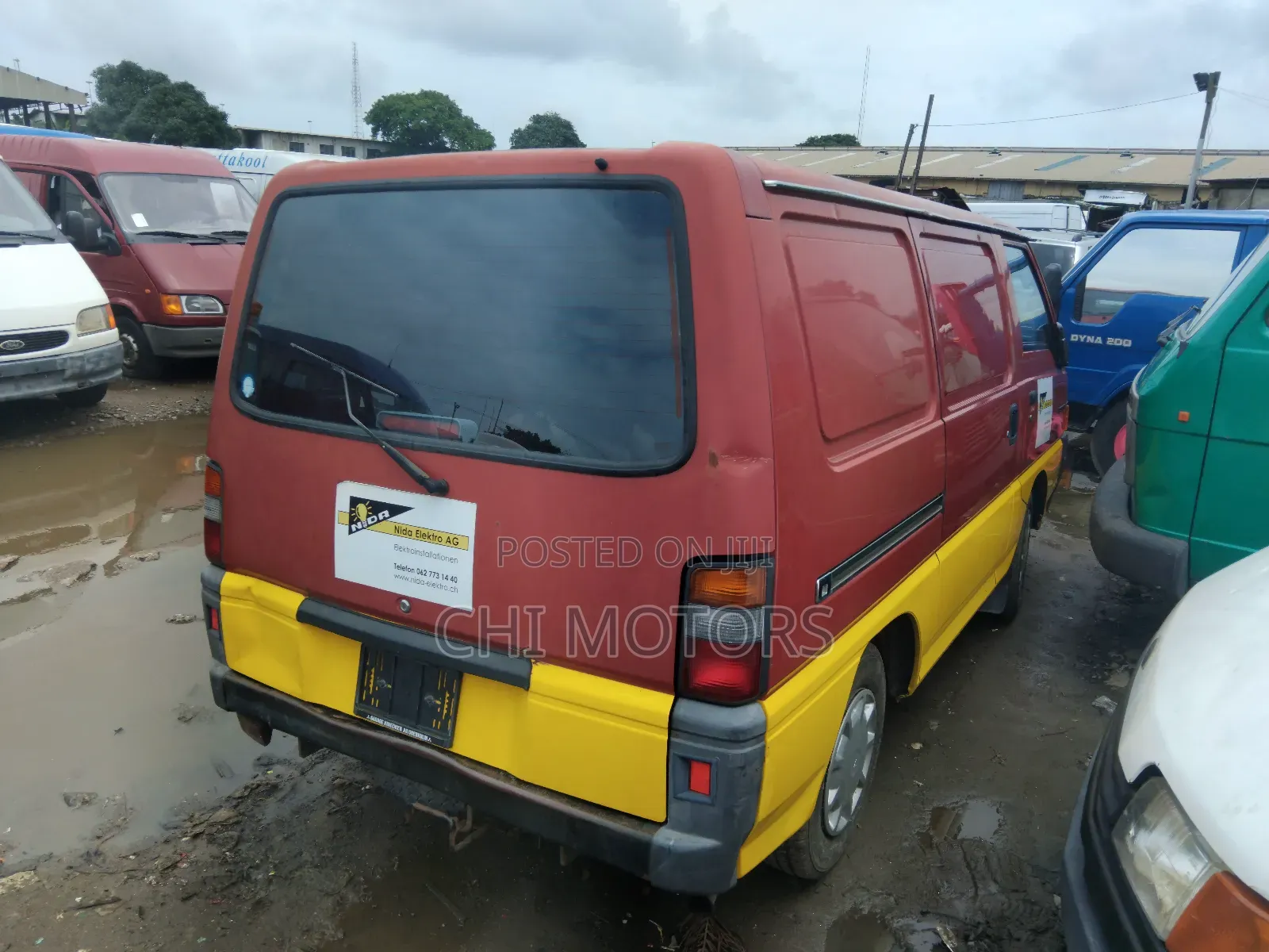 Mitsubishi L300 2005 Red