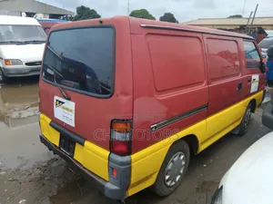 Mitsubishi L300 2005 Red
