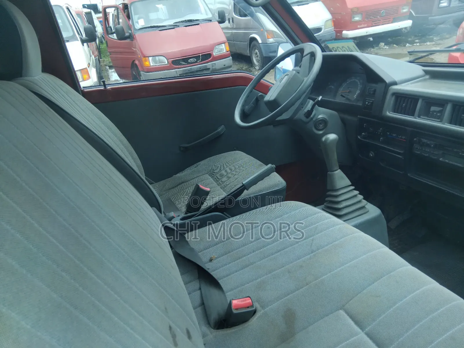 Mitsubishi L300 2005 Red