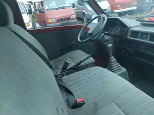 Mitsubishi L300 2005 Red