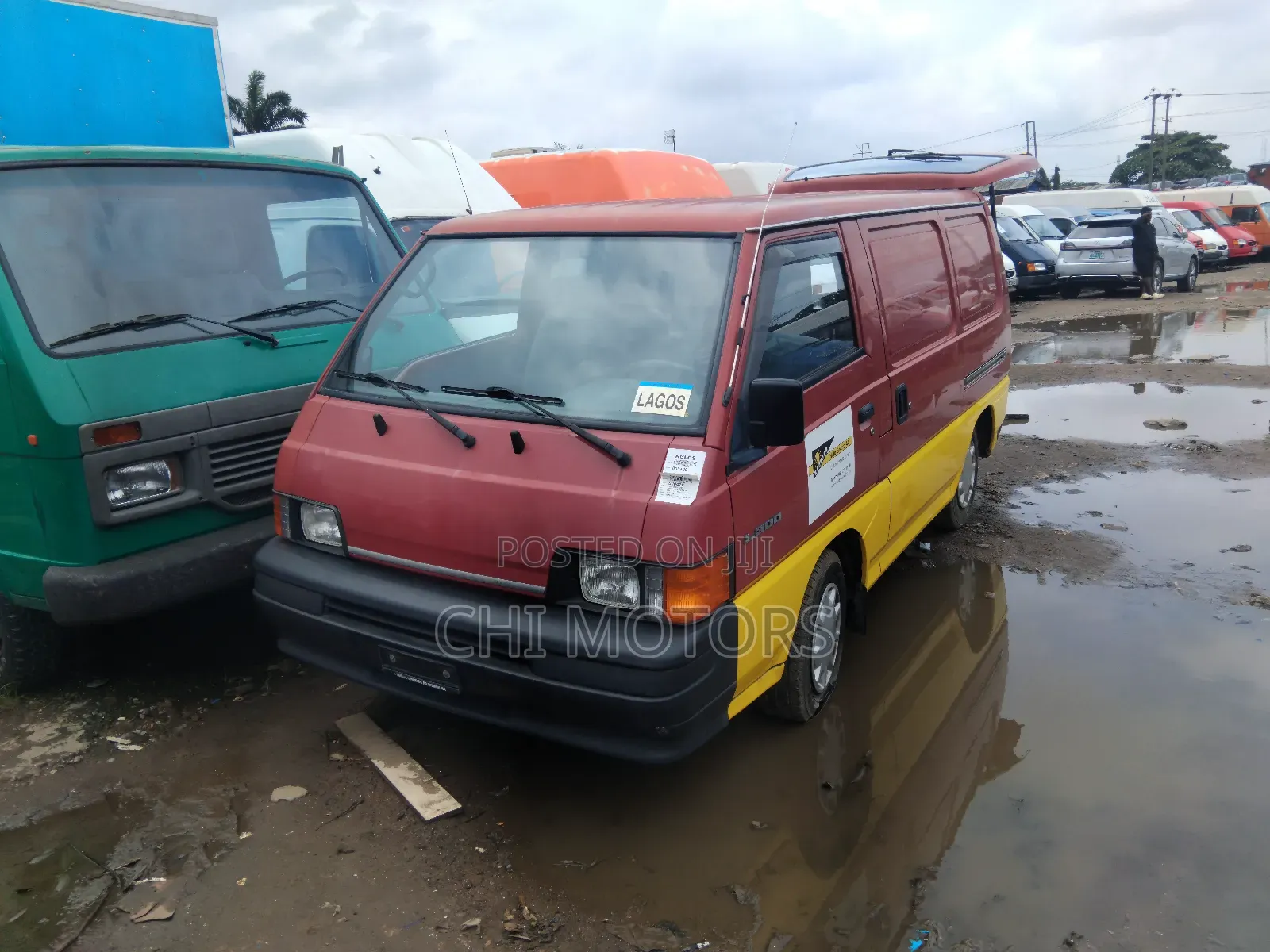 Mitsubishi L300 2005 Red