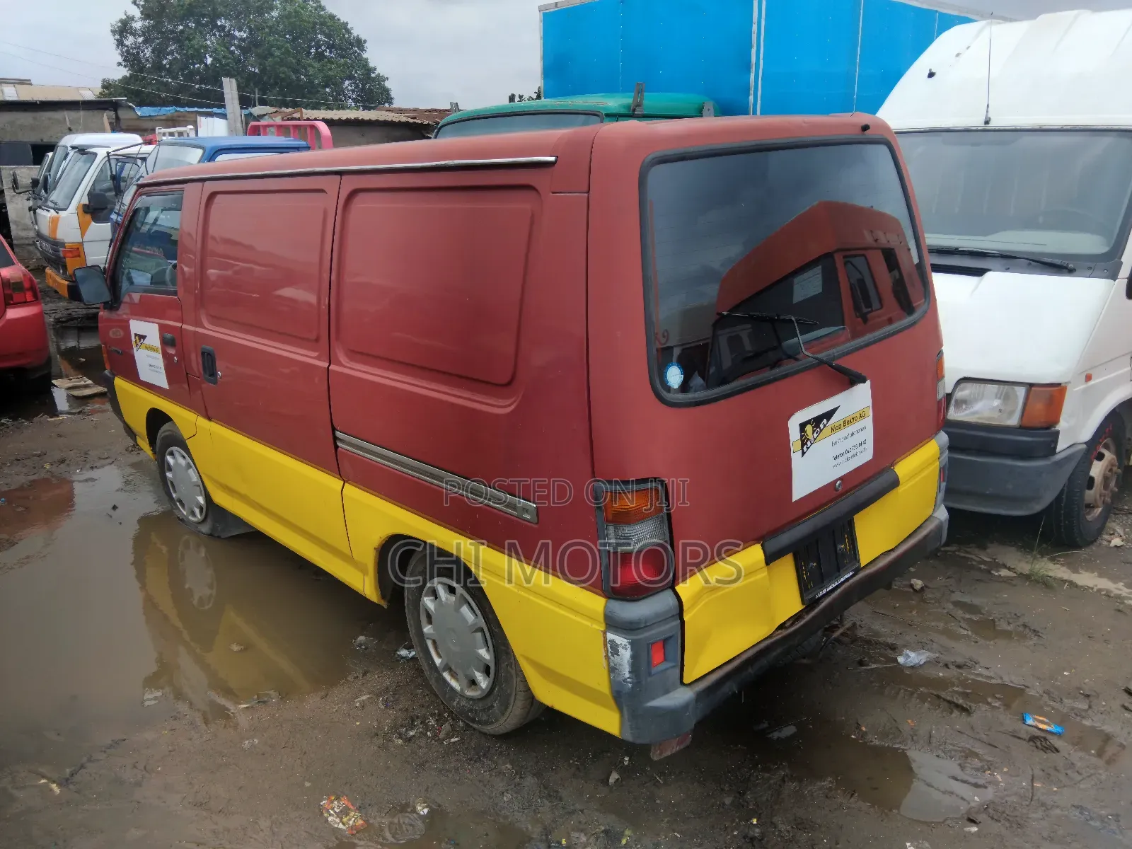 Mitsubishi L300 2005 Red